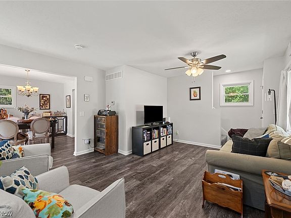 4th image of 327 Sewell Ave