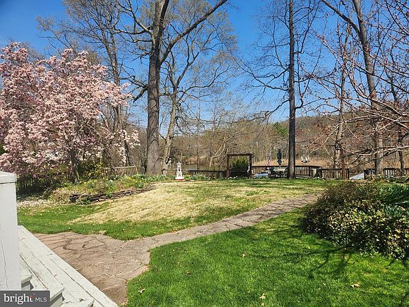 4th image of 215 Garnett Rd
