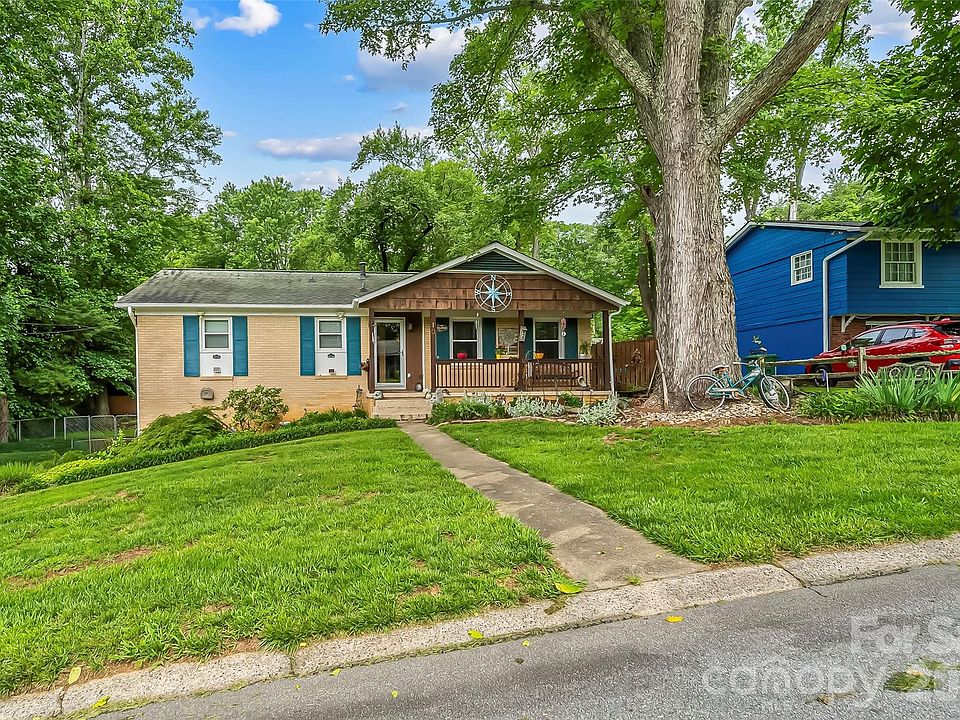 1st image of 10 Oak Leaf Ln