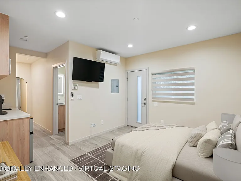18748 Collins St — Photo 25