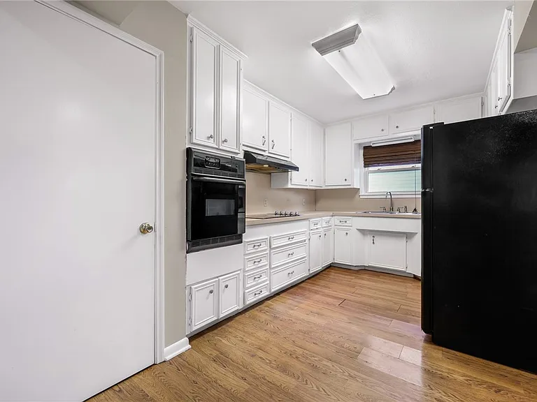 1226 Zarsky Dr — Photo 6