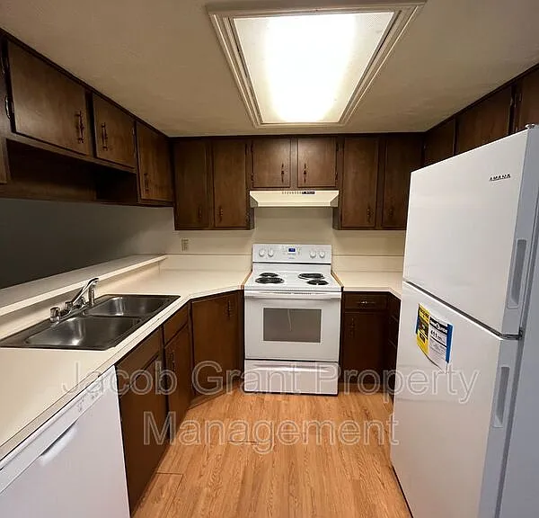 735 Whittier St — Photo 4