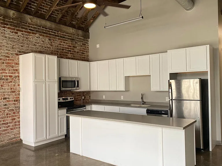 2523 Farnam St — Photo 5