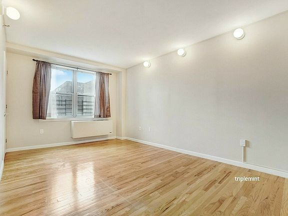 4th image of 4102 Queens Blvd APT 3B