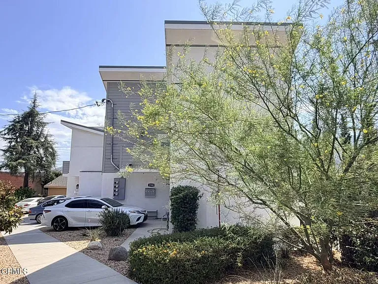 2500 Hermosa Ave #C — Photo 11