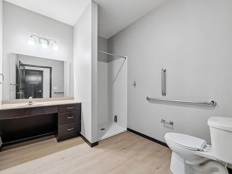 606 2nd Ave SW — Photo 5