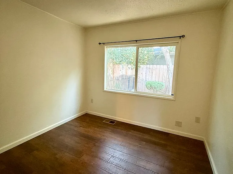 1570 Nord Ave — Photo 14