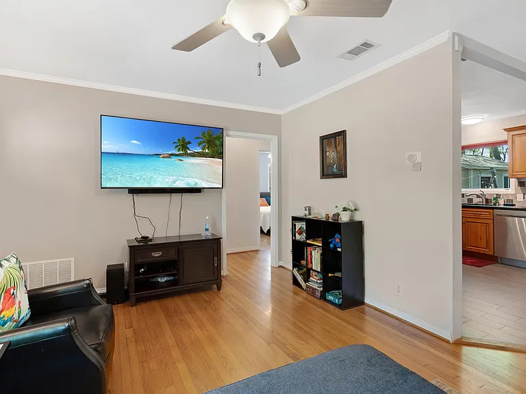 9039 Angora St — Photo 5