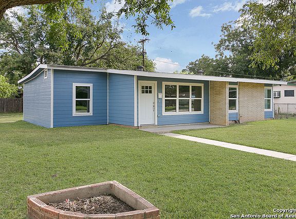 2nd image of 4303 Silver Lake Dr