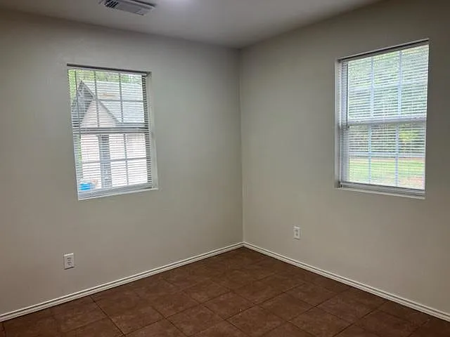 540 Joy Ln — Photo 4