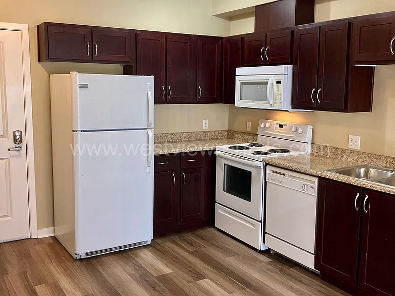 200 E Maple St — Photo 254