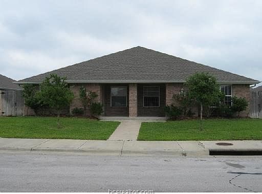 1st image of 940 Willow Pond St