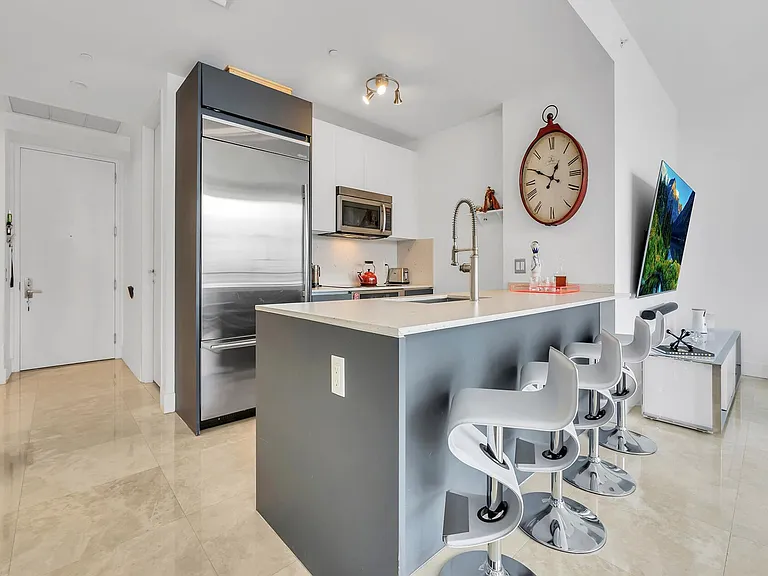 1300 Brickell Bay Dr #3900 — Photo 2