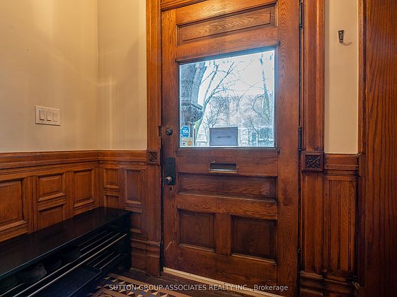 2nd image of 608 Spadina Ave #1