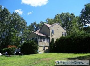 26 Crystal Dr, Hampton Falls, NH 03844