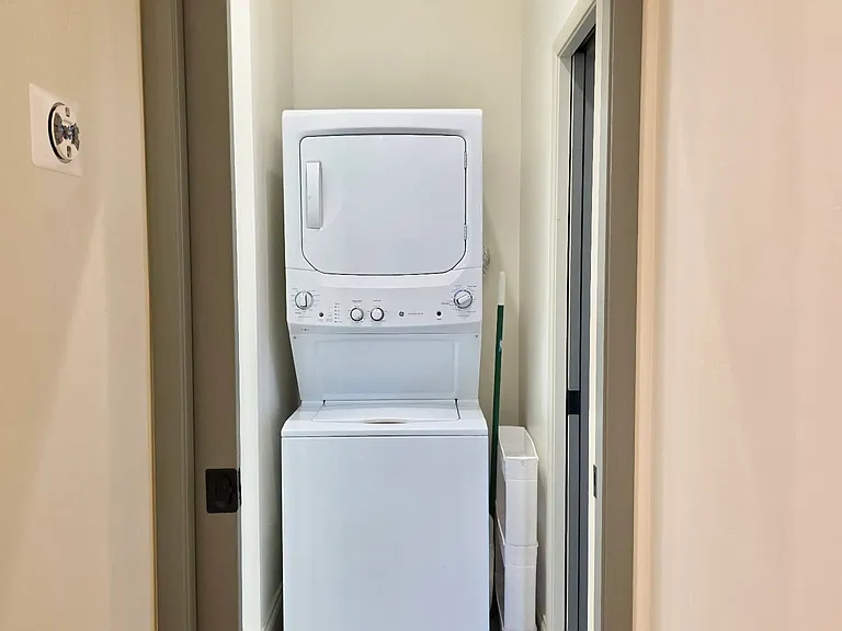 In unit washer dryer.