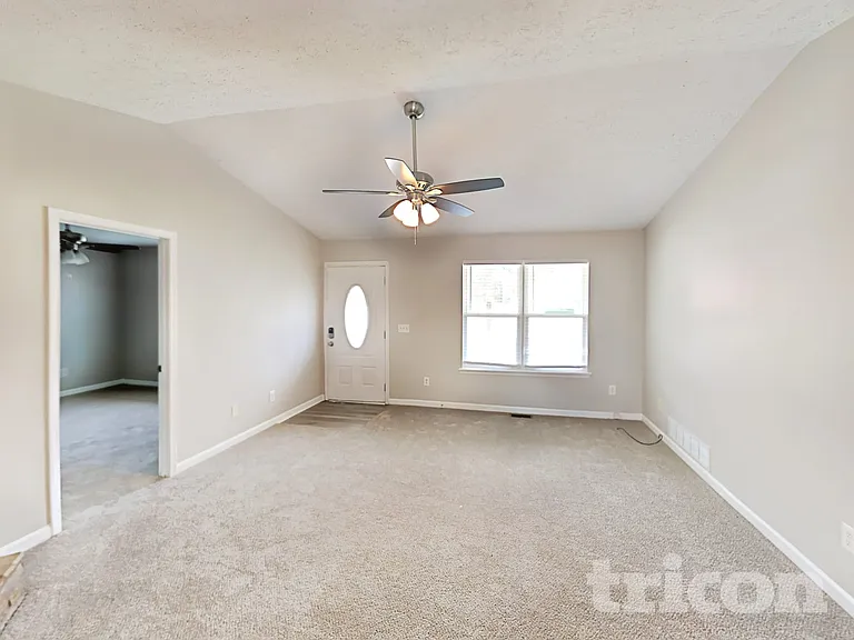 51 Colby Ct — Photo 2
