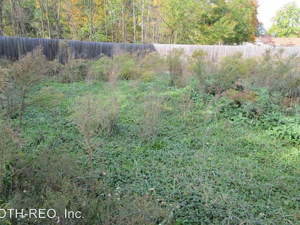 2nd image of 210 W 46th St