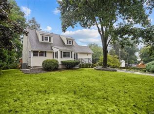 9 Cynthia Rd, Cortlandt Manor, NY 10567