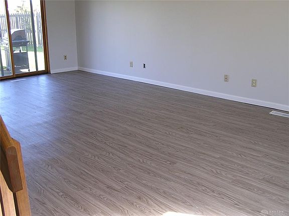 3rd image of 8677 Deer Hollow Dr