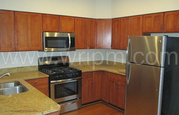2nd image of 1900 Maemoore Ct