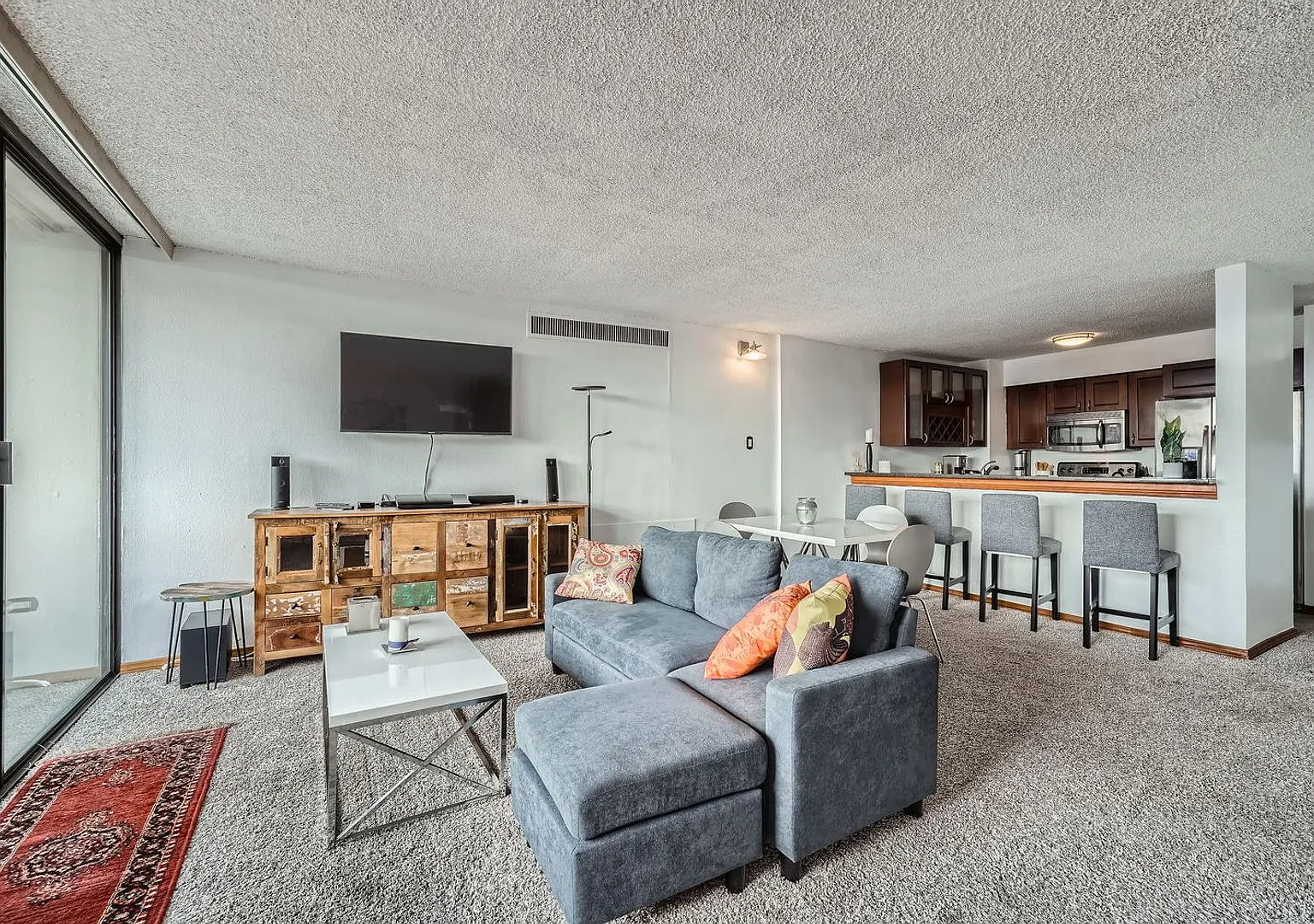 Downtown Denver Furnished 1 BDR w/ Rooftop Pool — Photo 1