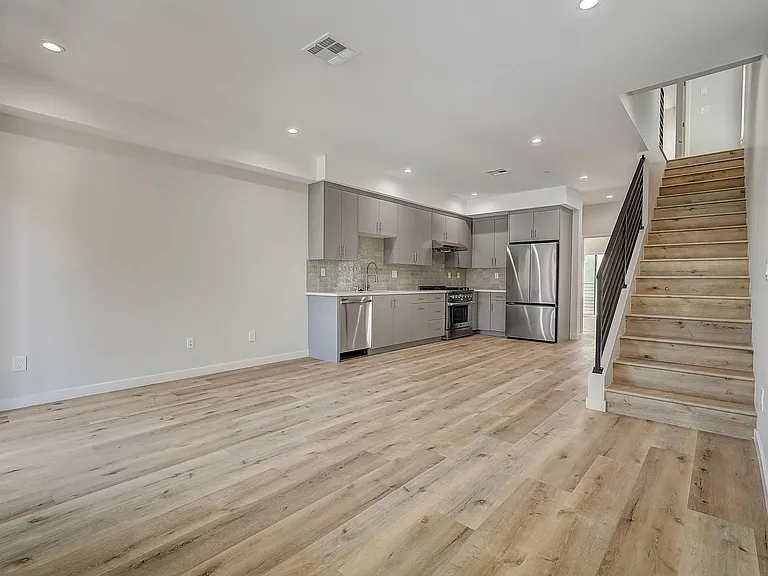 834 N June St #834 — Photo 4