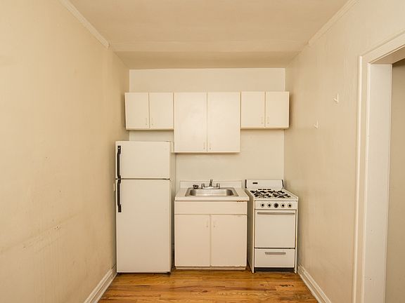 3rd image of 540 W Wellington Ave #110