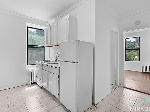 5th image of 403 E 8th St APT 2
