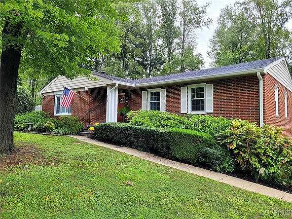 2nd image of 401 Whitaker Dr