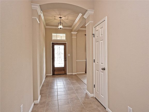 5th image of 715 Coomes Pl
