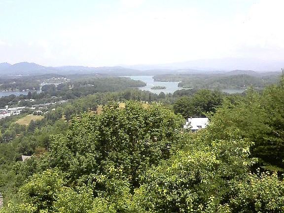 2nd image of 422 Mountain Dr N