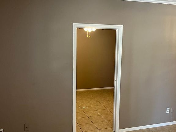4th image of 208 Nieman Ave