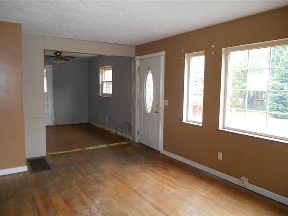2nd image of 8101 Hollybrook Ct