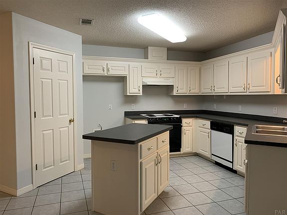 3rd image of 2625 Southern Oaks Dr