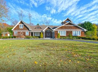 12 Winthrop Dr, Dix Hills, NY 11746