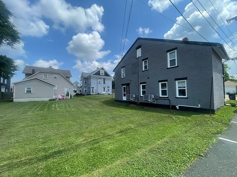 48-52 N Collier St — Photo 16