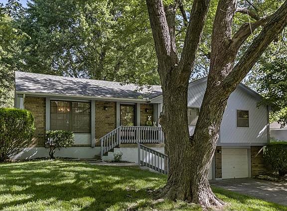 2nd image of 505 NE Johnston Dr