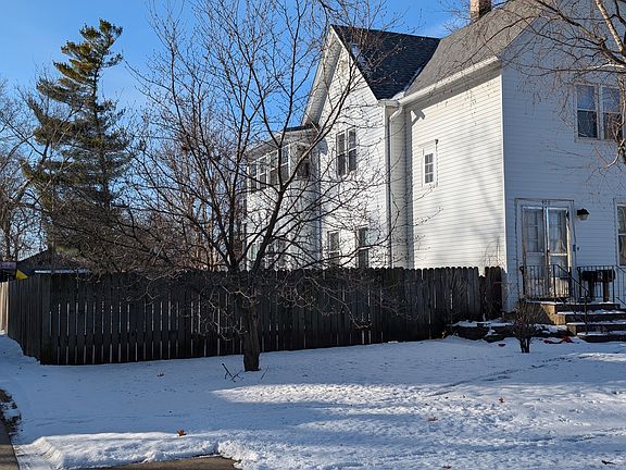 4th image of 920 Augusta Ave