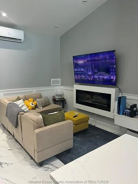 2 bed, $1,950 — Photo 2