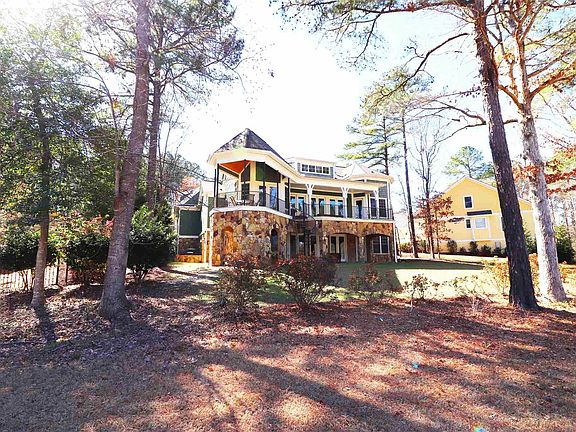 3rd image of 211 High Pointe Dr