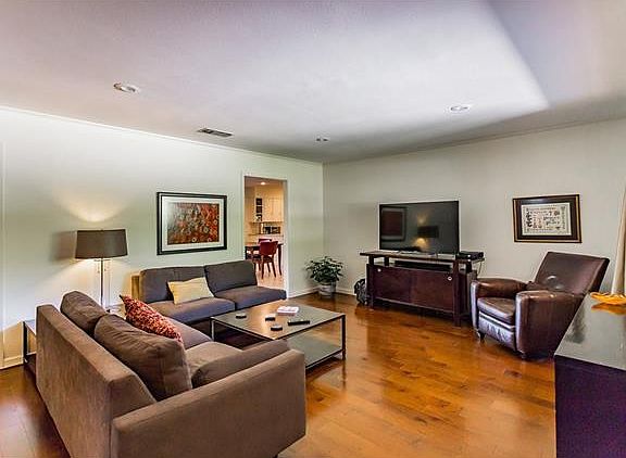 5th image of 2711 Greenlawn Pkwy