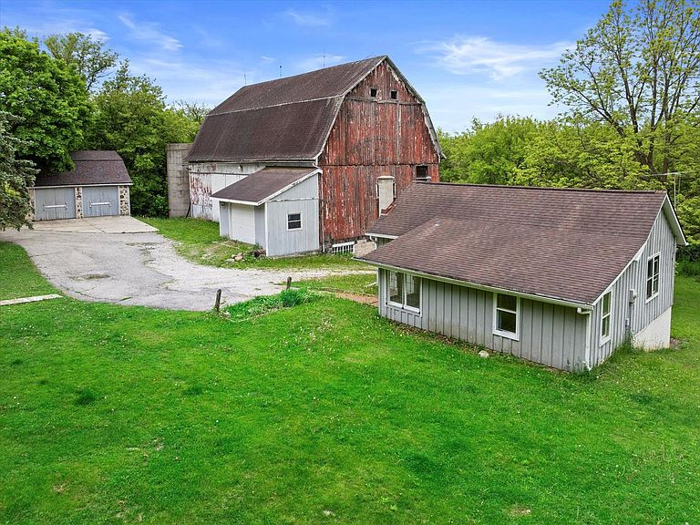 Listing photo 3