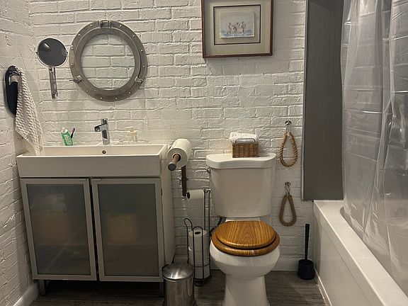 5th image of 10 SW South River Dr APT 605