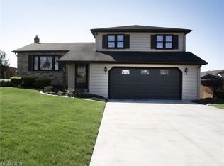 785 Trailwood Dr, Youngstown, OH