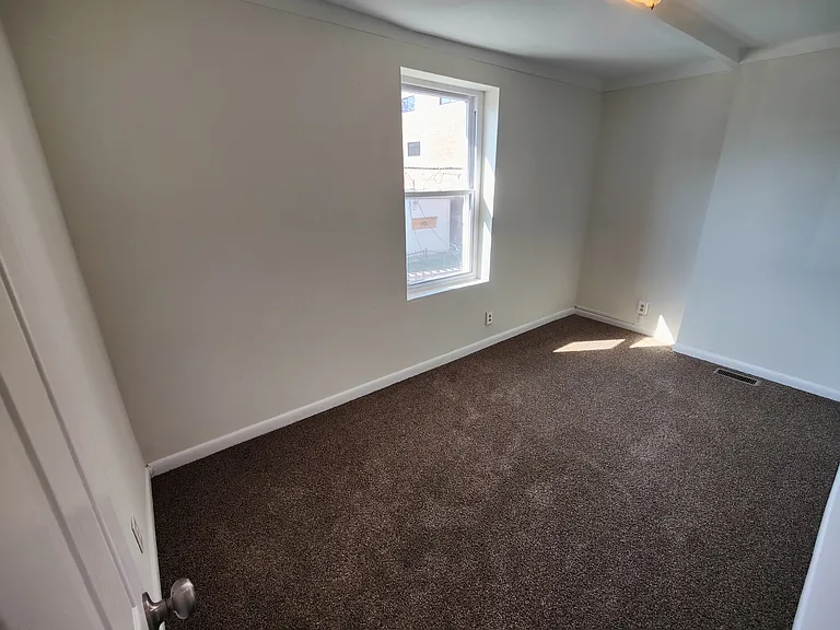 204 Pearl St — Photo 12
