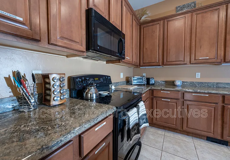 123 E Castlefield Cir — Photo 3