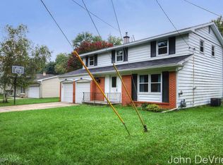 1747 Timberlane Ln NE, Grand Rapids, MI 49505