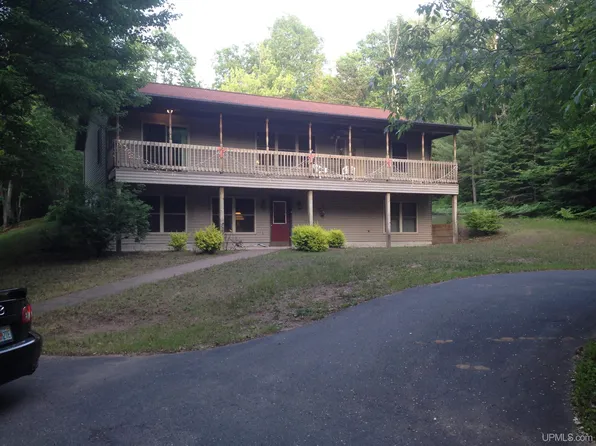 132 S Basin Dr, Negaunee, MI 49866