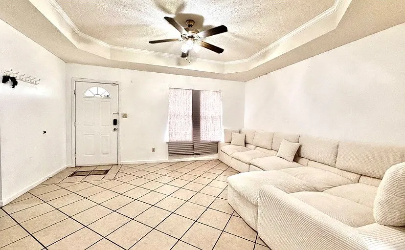 3 bed, 1176 sqft, $1,700 — Photo 2